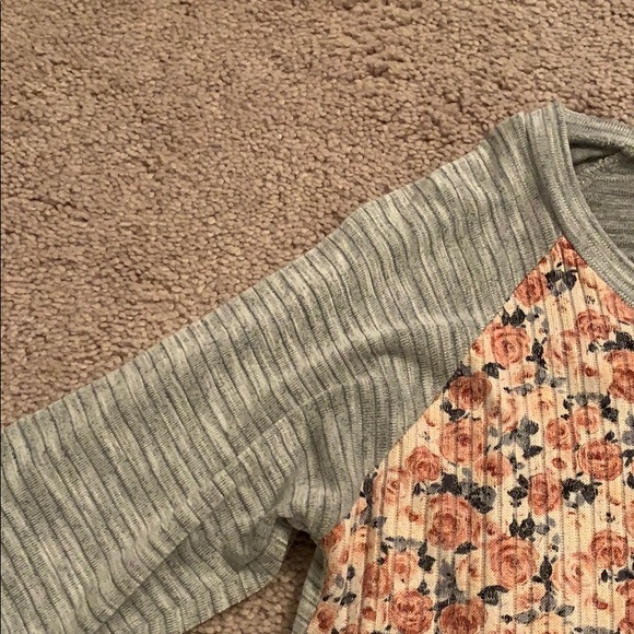 🌺 WONDERLAND 3/4 Sleeve Top Size S 🌺 - Picture 5 of 7